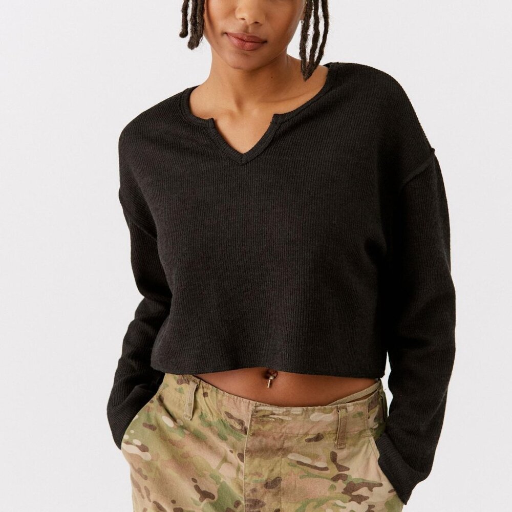 Cropped V-Notch Long Sleeve Top — Black - Picture 5 of 5
